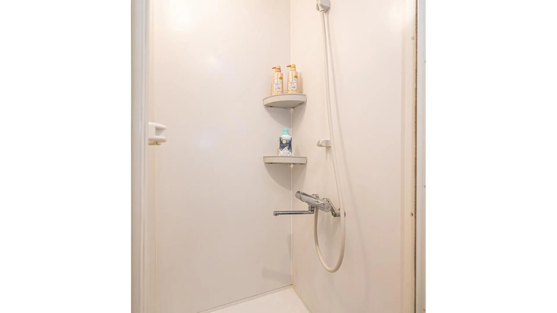 Ikebukuro East Exit, Two-Bedroom Boutique Apart Ment Tokyo Apartment